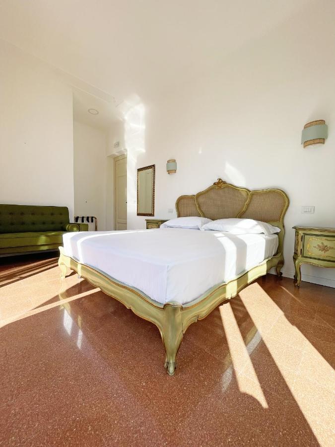 Isola - Smart Aparthotel Месина Екстериор снимка