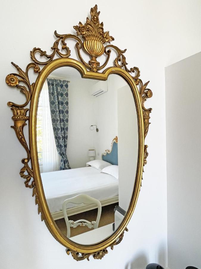 Isola - Smart Aparthotel Месина Екстериор снимка